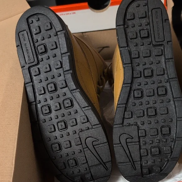 Nike Big Kids Woodside 2 High ACG Boots Size 7Y New/Box MSRP $100 - Picture 7 of 10